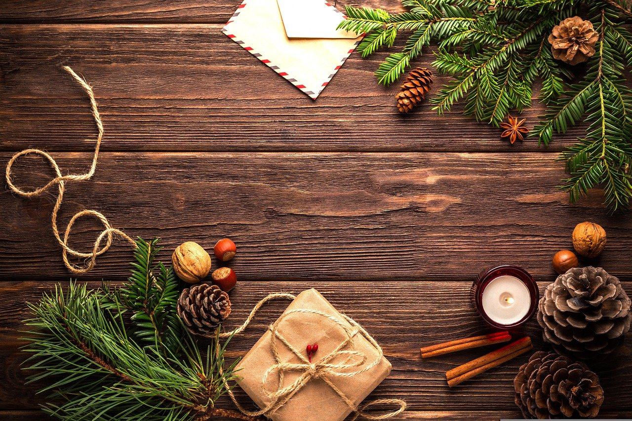 Comment bien décorer un sapin de Noël en bois ?
